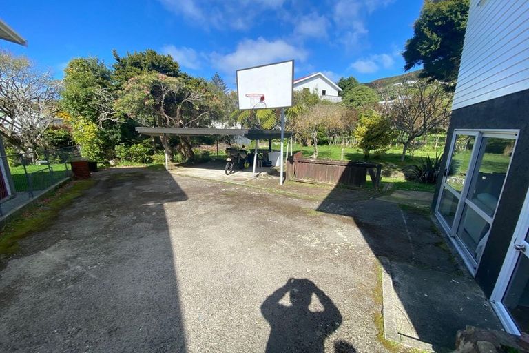 Photo of property in 19 Thurleigh Grove, Karori, Wellington, 6012