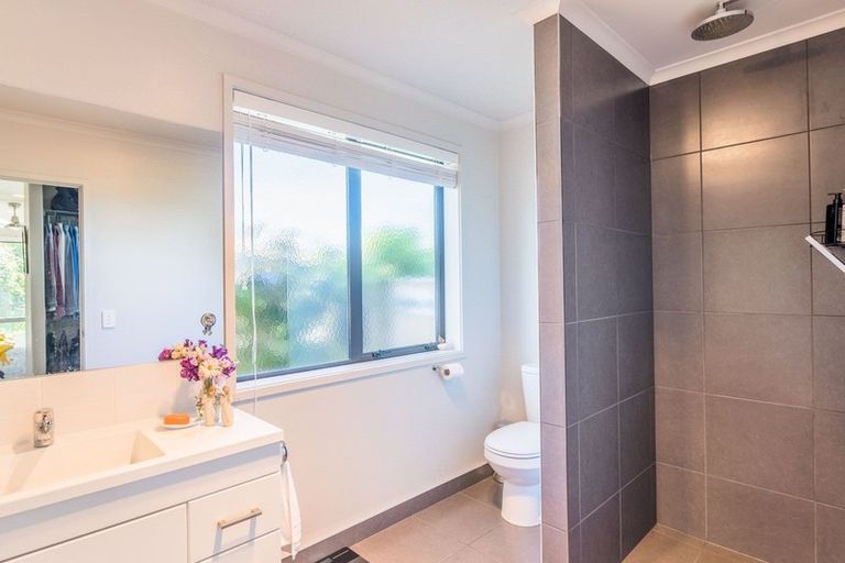 Photo of property in 11 Tauhou Place, Waikanae, 5036