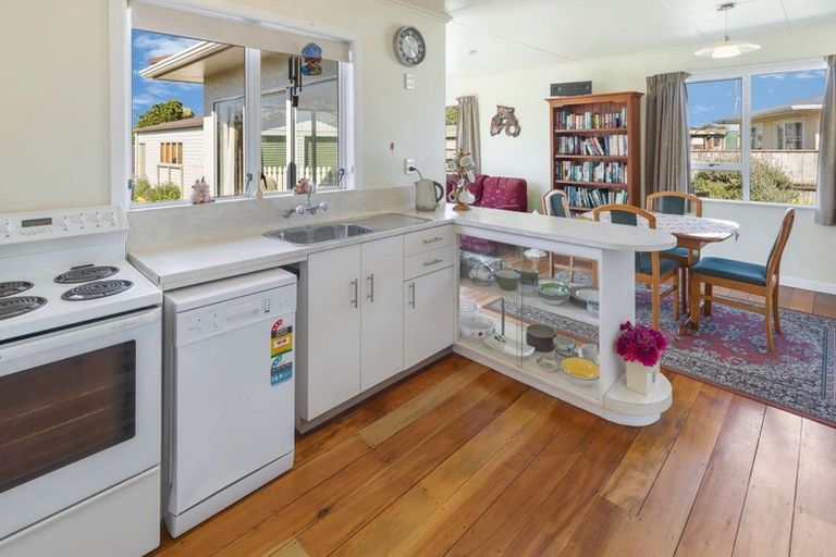 Photo of property in 52 Thatcher Street, Castlecliff, Whanganui, 4501