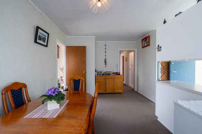 Photo of property in 6 William Souter Street, Forrest Hill, Auckland, 0620