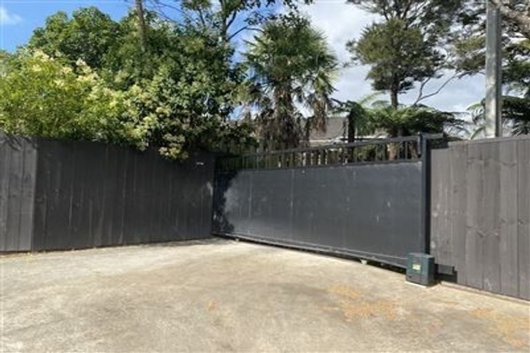 Photo of property in 87b Kaurilands Road, Titirangi, Auckland, 0604