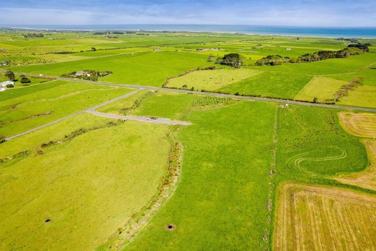 Photo of property in 7104 South Road, Warea, New Plymouth, 4381