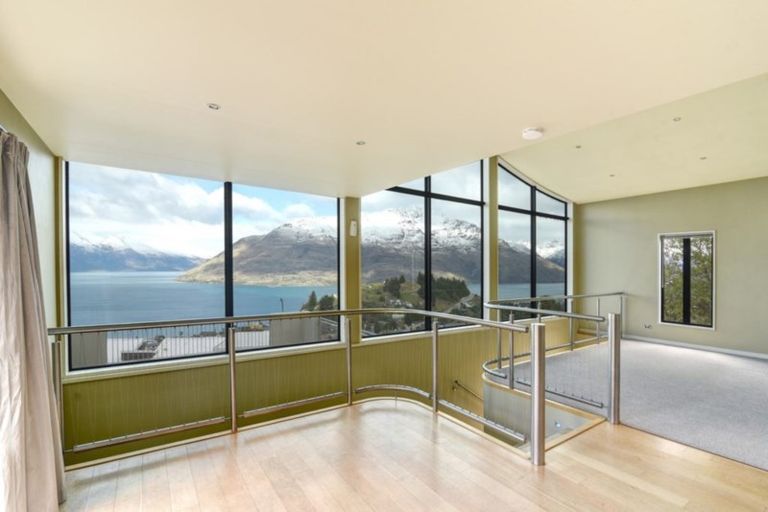 Photo of property in 11 Caples Place, Fernhill, Queenstown, 9300