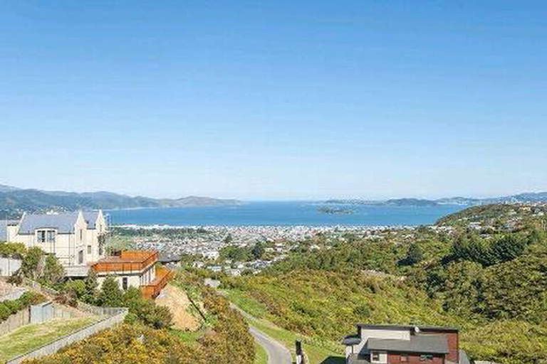 Photo of property in 47 Arahiwi Grove, Tirohanga, Lower Hutt, 5010