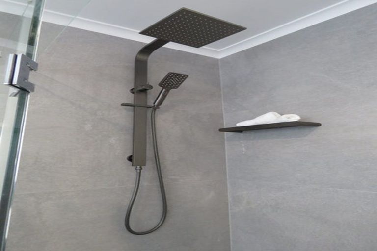 Photo of property in 2 Paapaka Way, Waiuku, 2123