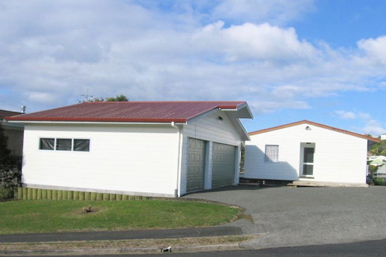 Photo of property in 109 Titiro Place, Onemana, Whangamata, 3691