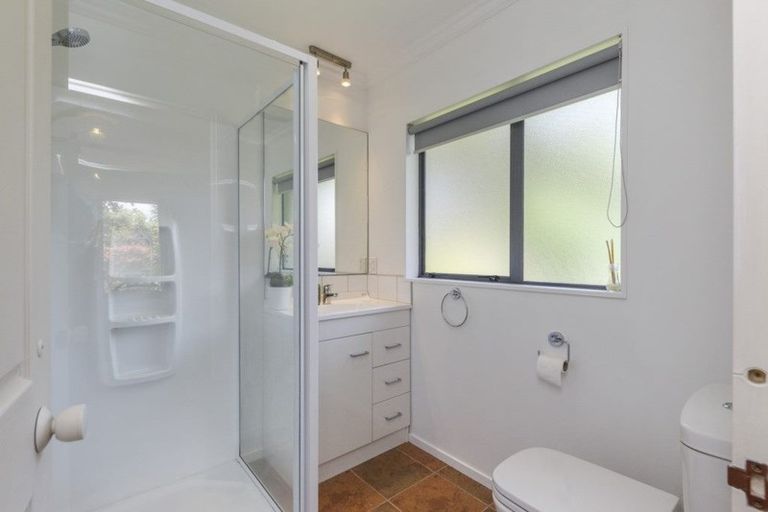 Photo of property in 24 Greenwood Place, Fitzherbert, Palmerston North, 4410
