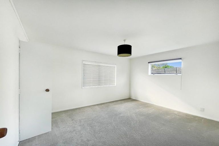 Photo of property in 1/12 Brookfield Road, Te Atatu Peninsula, Auckland, 0610