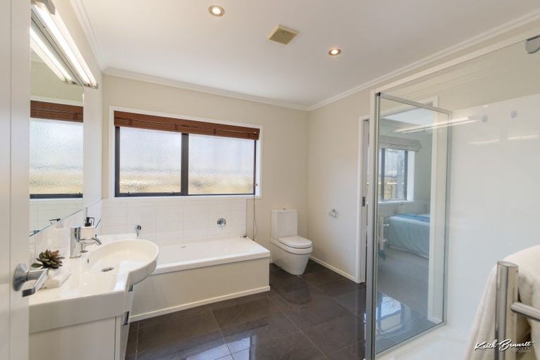 Photo of property in 43 Percy Kinsman Crescent, Riverstone Terraces, Upper Hutt, 5018