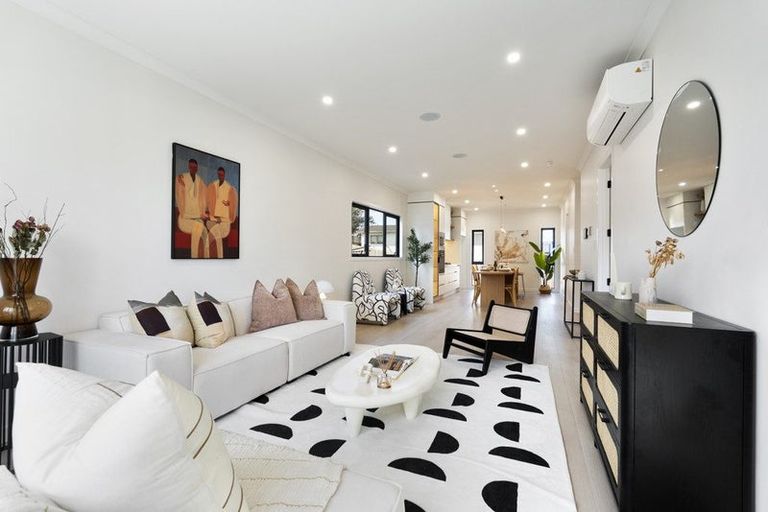 Photo of property in 69b Chivalry Road, Glenfield, Auckland, 0629