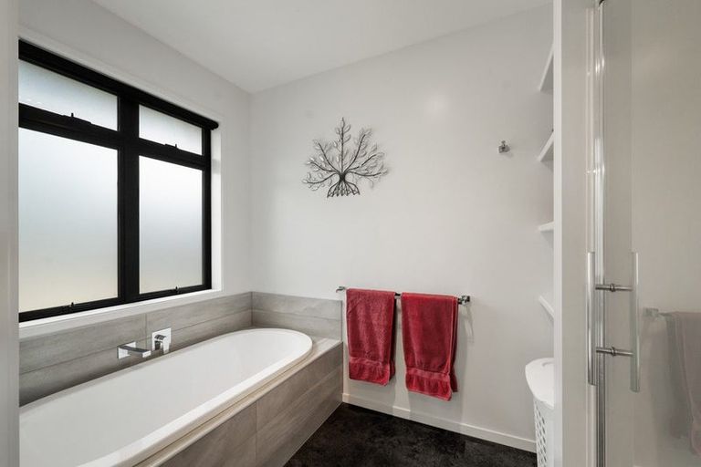 Photo of property in 12 Noble Johnston Drive, Katikati, 3129