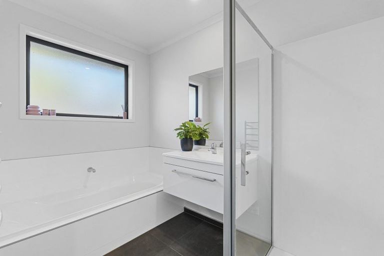 Photo of property in 5 Cessna Lane, Glen Avon, New Plymouth, 4312