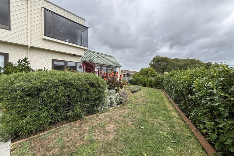 Photo of property in 5 Drayton Drive, Mount Pleasant, Christchurch, 8081