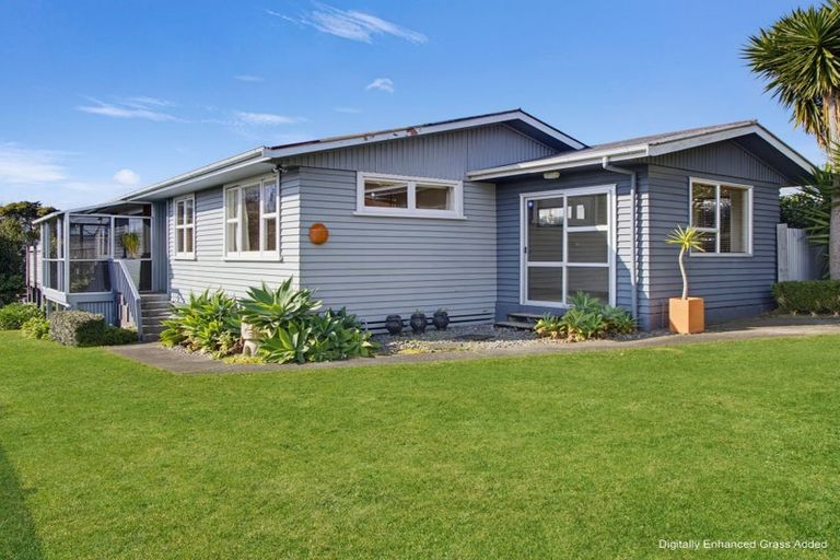 Photo of property in 5 Mayfair Place, Westown, New Plymouth, 4310