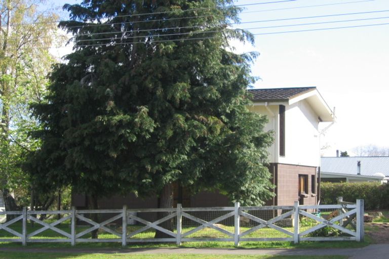 Photo of property in 32 Hawai Street, Two Mile Bay, Taupo, 3330