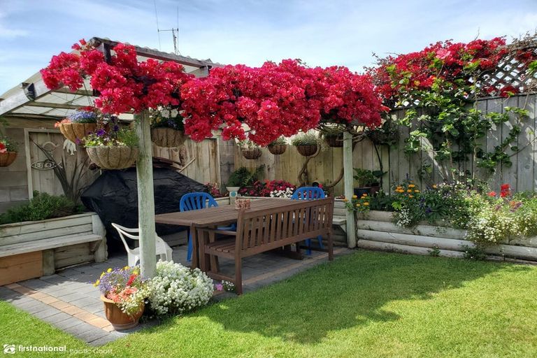 Photo of property in 10 Wallnutt Avenue, Waihi Beach, 3611