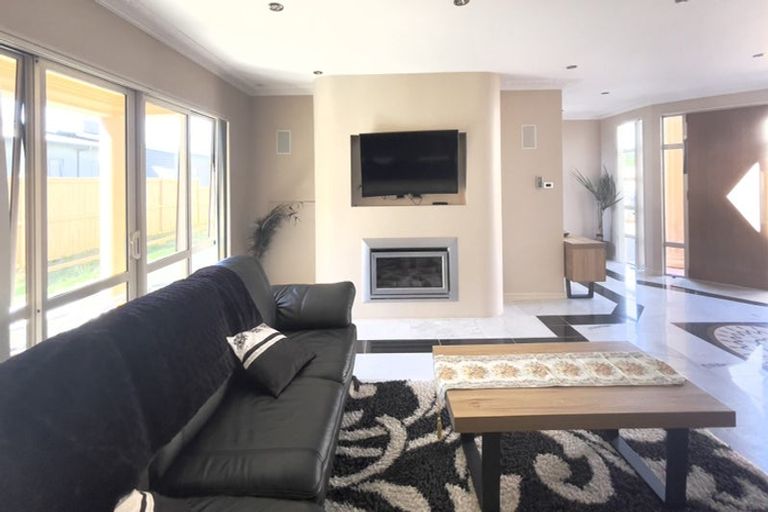 Photo of property in 51a The Esplanade, Eastern Beach, Auckland, 2012