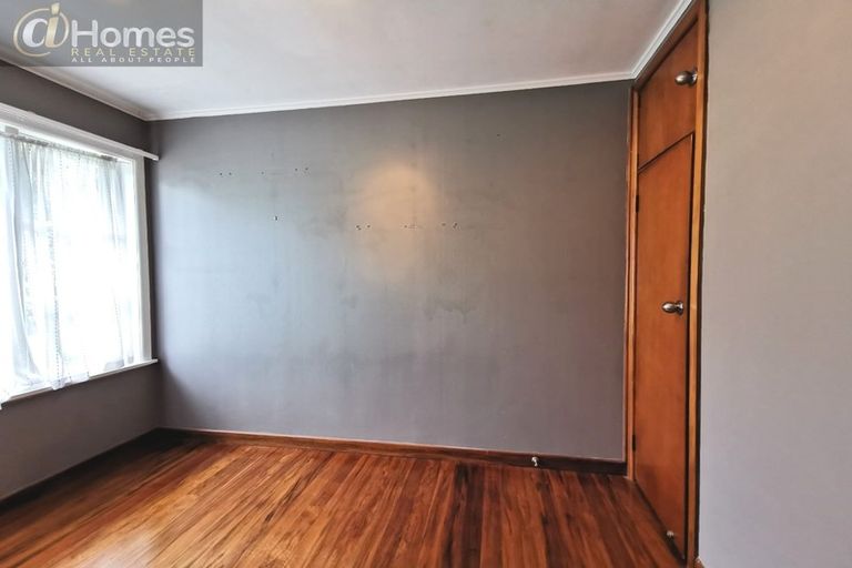 Photo of property in 69 Taikata Road, Te Atatu Peninsula, Auckland, 0610