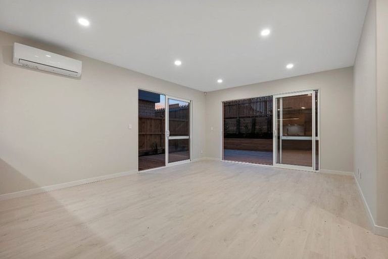 Photo of property in 45 Sunnyheights Road, Orewa, 0931