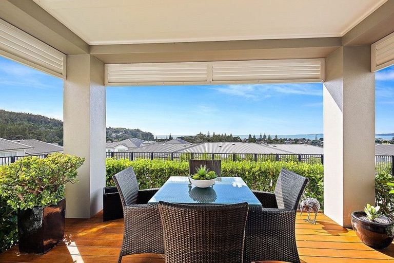 Photo of property in 2 Sunshine Terrace, Orewa, 0931