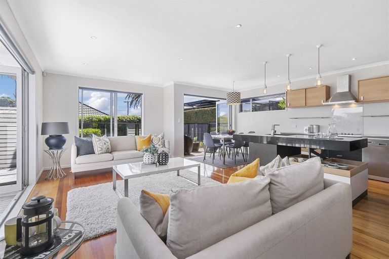 Photo of property in 2/12 Beatrice Avenue, Hillcrest, Auckland, 0627