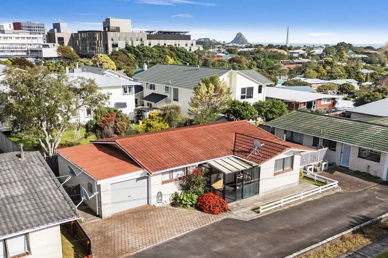 Photo of property in 2/14 Burns Street, Westown, New Plymouth, 4310