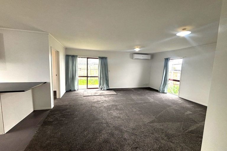 Photo of property in 2/21 Solveig Place, Randwick Park, Auckland, 2105