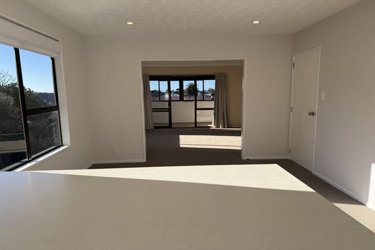 Photo of property in 20 Taupata Street, Redcliffs, Christchurch, 8081