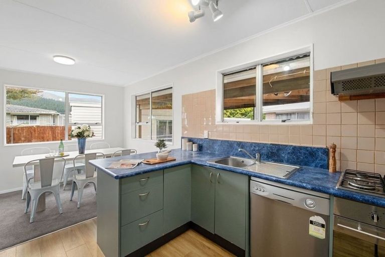 Photo of property in 272 Wellington Road, Wainuiomata, Lower Hutt, 5014