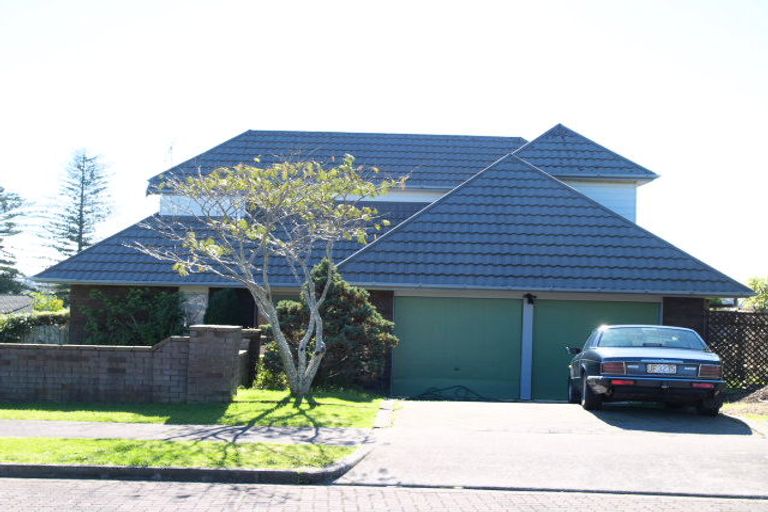 Photo of property in 2/4 Crescent Hills Court, Northpark, Auckland, 2013
