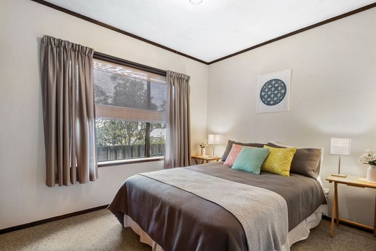 Photo of property in 2/10 Tobruk Crescent, Milford, Auckland, 0620