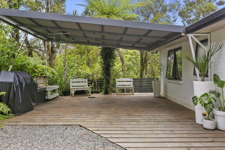 Photo of property in 228 Mountain Road, Henderson Valley, Auckland, 0612