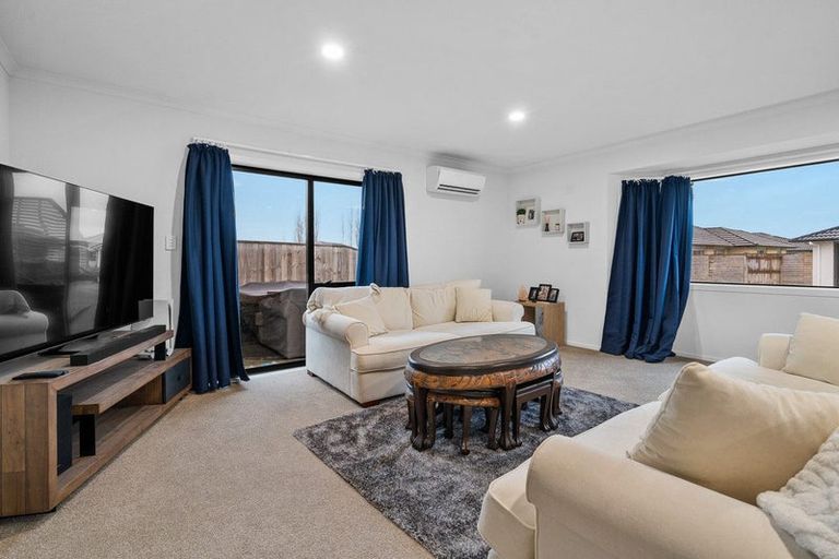 Photo of property in 1 Molesworth Street, Carterton, 5713