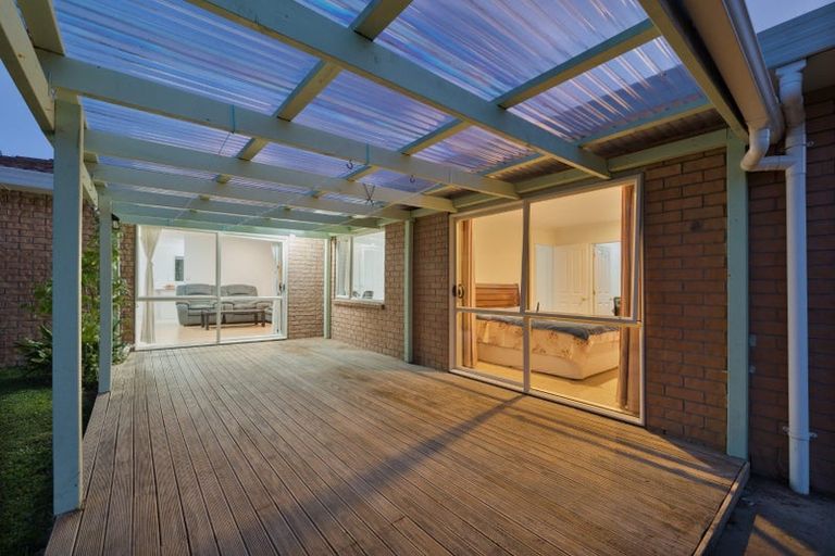 Photo of property in 17 Greenberry Drive, Ranui, Auckland, 0612