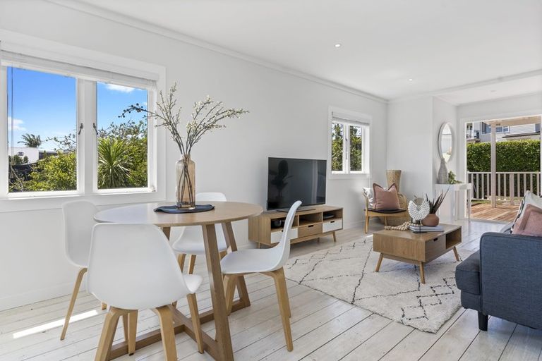 Photo of property in 12 Tindalls Bay Road, Tindalls Beach, Whangaparaoa, 0930