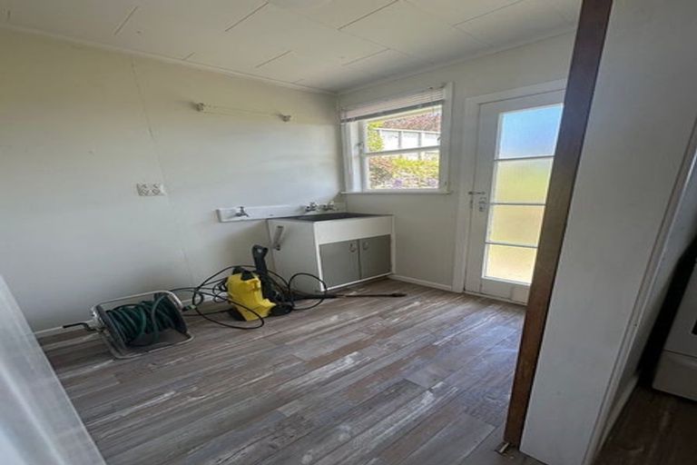 Photo of property in 58 Tiromoana Road, Raumati South, Paraparaumu, 5032