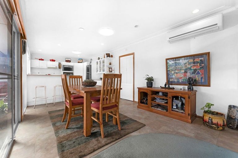 Photo of property in 6 Youngs Road, Papakura, 2110