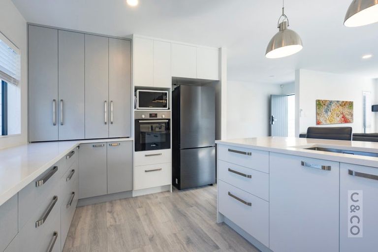 Photo of property in 54 Vinistra Road, Kumeu, 0810