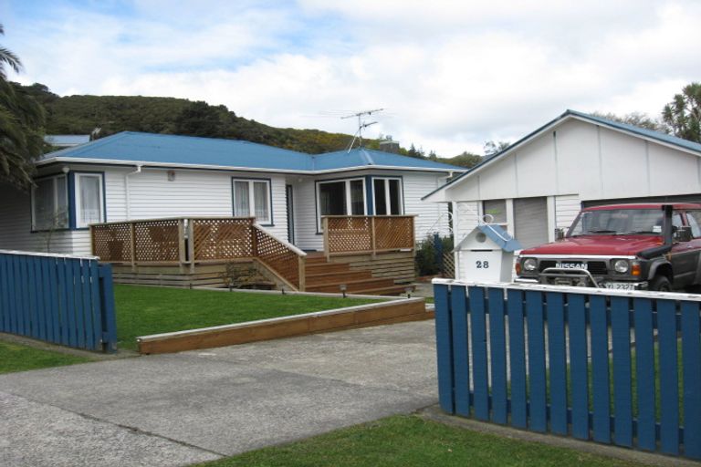 Photo of property in 28 Wright Street, Wainuiomata, Lower Hutt, 5014