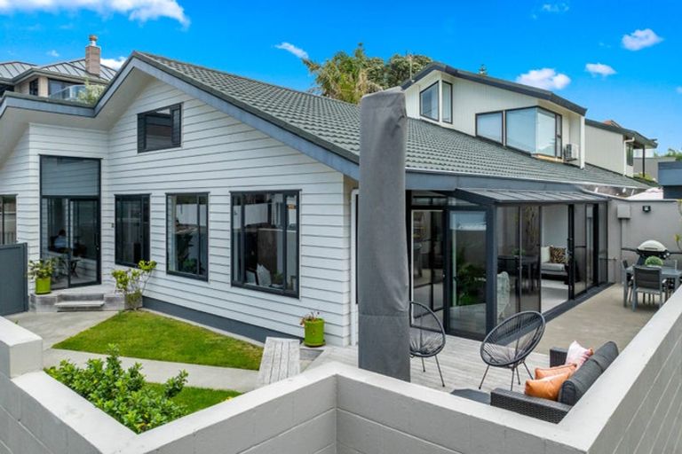 Photo of property in 1/62 Milford Road, Milford, Auckland, 0620