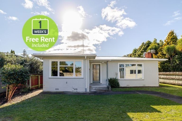 Photo of property in 75 Pahiatua Street, Hokowhitu, Palmerston North, 4410