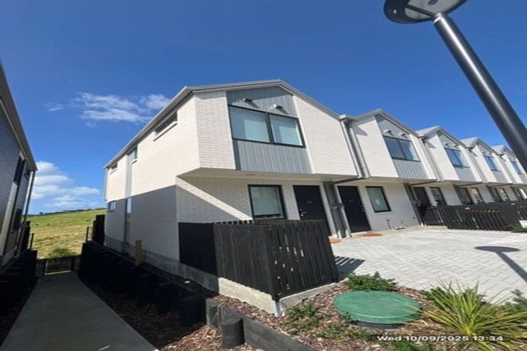Photo of property in 8/23 Makomako Drive, Orewa, 0931