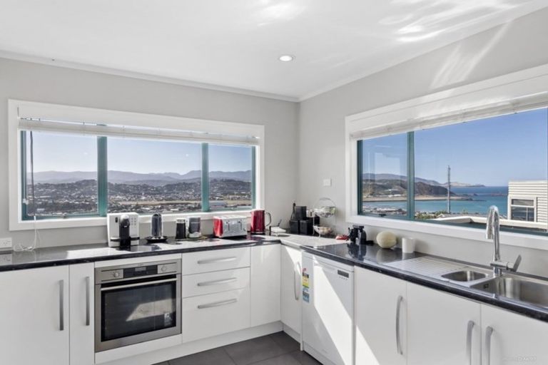 Photo of property in 42 Lerwick Terrace, Melrose, Wellington, 6023