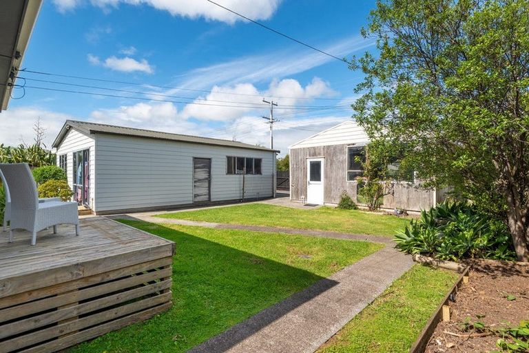 Photo of property in 7 Parakai Avenue, Parakai, 0830