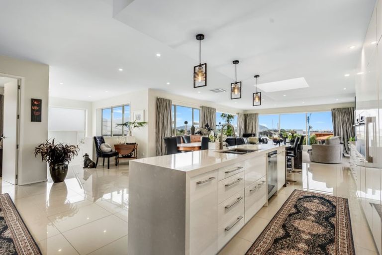 Photo of property in 28 Stace Hopper Drive, One Tree Point, 0118