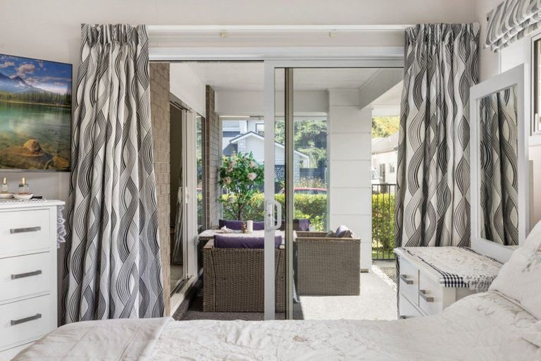 Photo of property in 70 Awataha Crescent, Pyes Pa, Tauranga, 3110