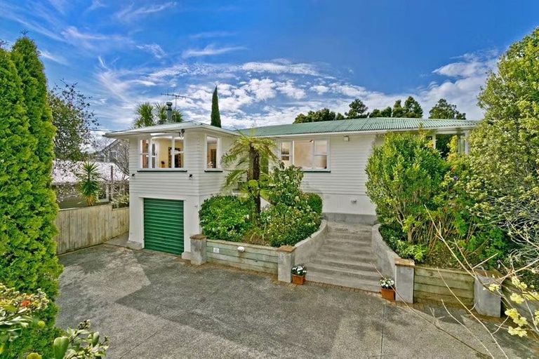 Photo of property in 6 Da Vinci Place, West Harbour, Auckland, 0618