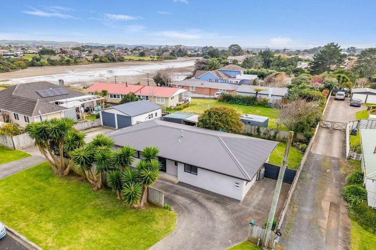 Photo of property in 2 Warriston Avenue, Waiuku, 2123