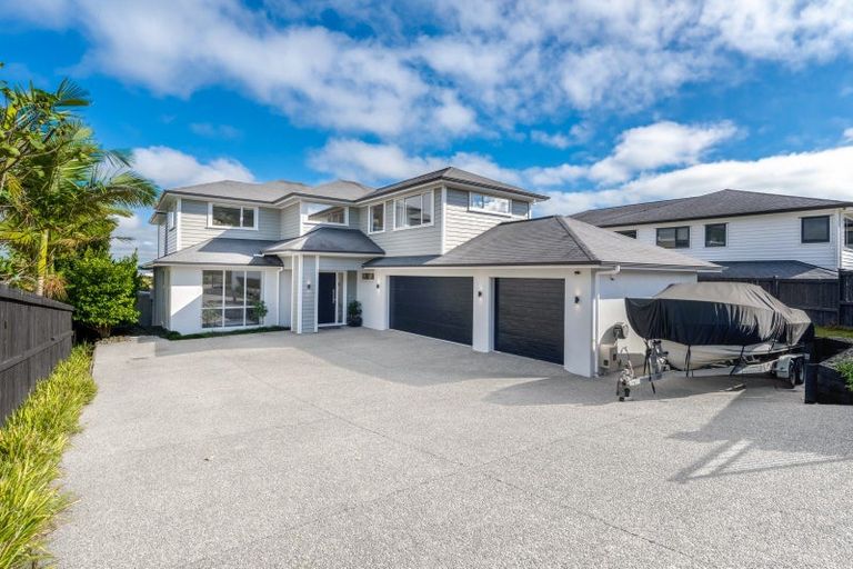 Photo of property in 8 Verley Rise, East Tamaki Heights, Auckland, 2016
