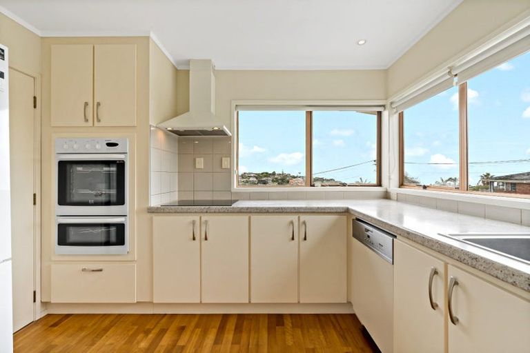 Photo of property in 18 Folkestone Street, Murrays Bay, Auckland, 0630